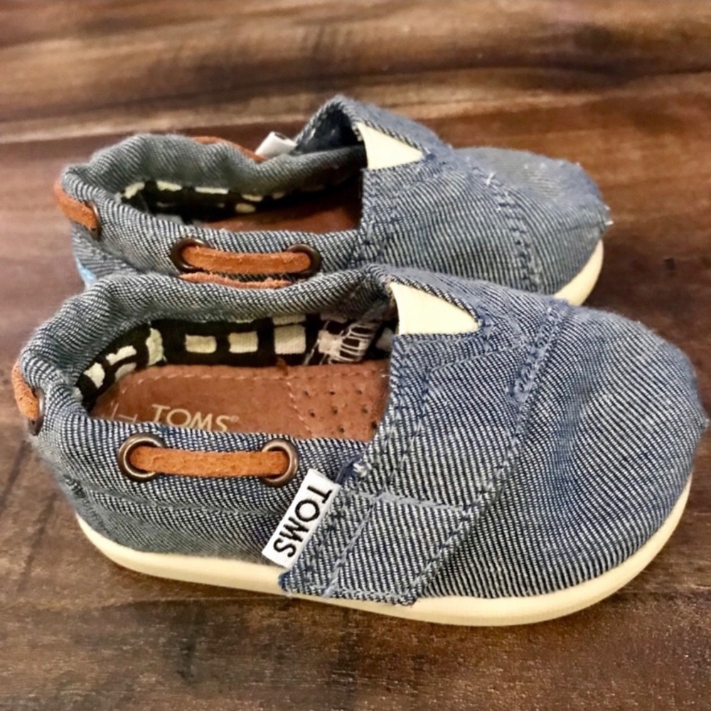 Baby Toms shoes. Size 3